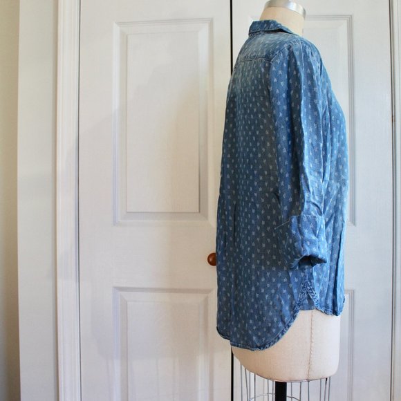Anthropologie Cloth & Stone Chambray Button Down Print Shirt Size M Denim - Picture 3 of 11